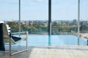 Fawkner Residence 1B2B condo Smart TV